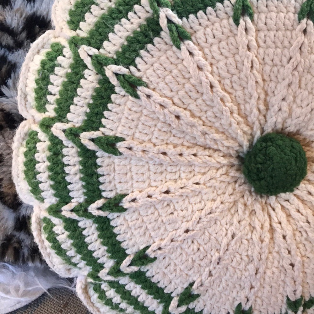 SOLD! VINTAGE 70s ROUND PILLOWS - Picture 2 of 3
